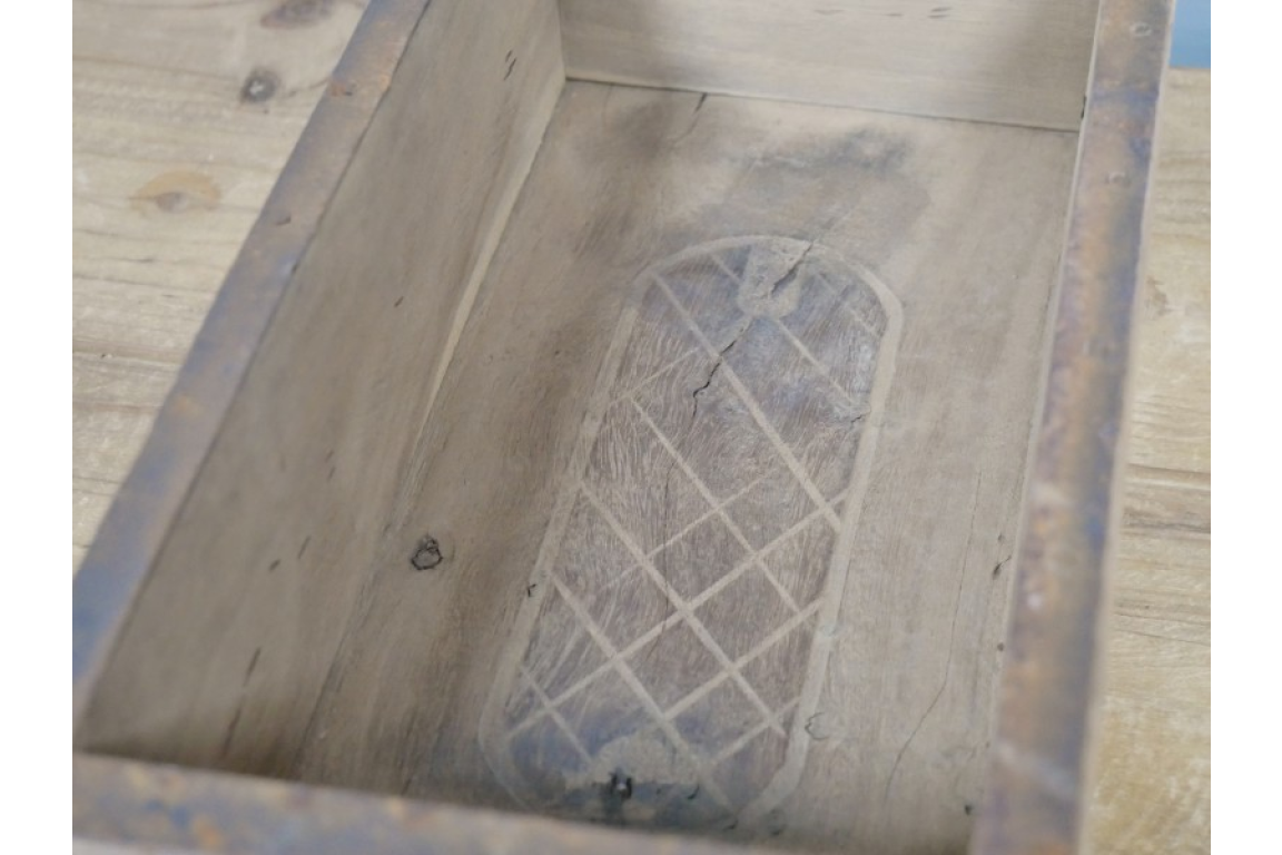 Wooden brick mould surface with a geometric pattern