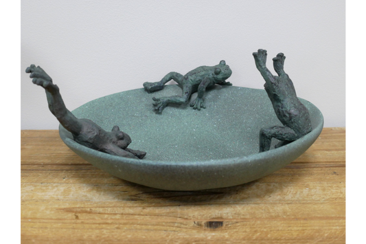 frog bird bath  green bronze style bird bath feeder with threes bronze style playful frogs sitting on the edge