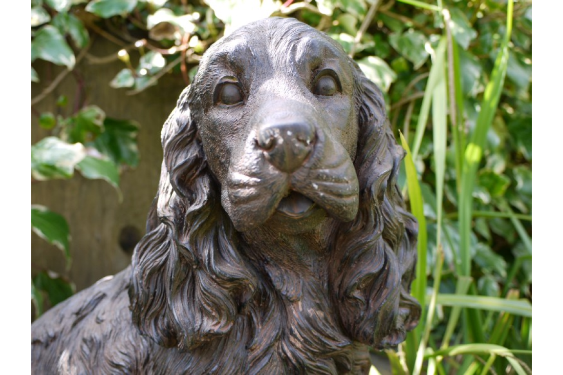 Cocker Spaniel Garden Home Statue close up of link